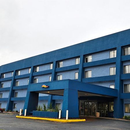 Days Inn By Wyndham Davenport Buitenkant foto
